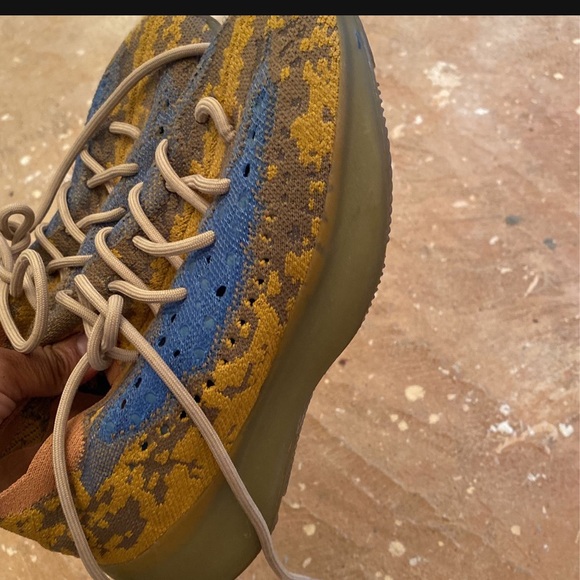 Yeezy 380 - Picture 2 of 5